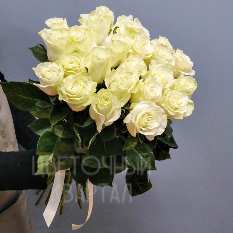 Букет из 25 белых роз