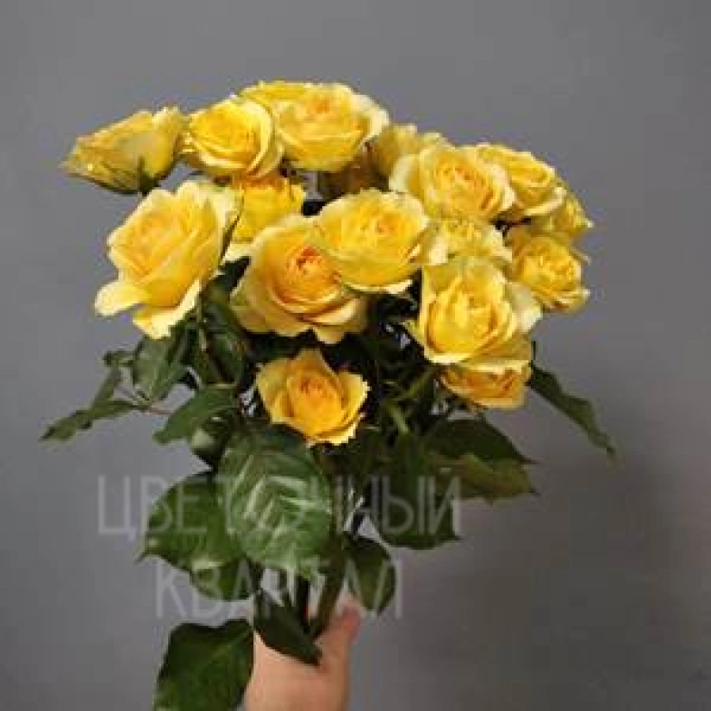 Букет из 7 веточек желтых кустовых роз