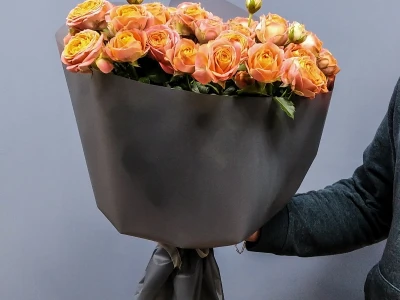 Букет из 15 кустовых роз/ цвета разные