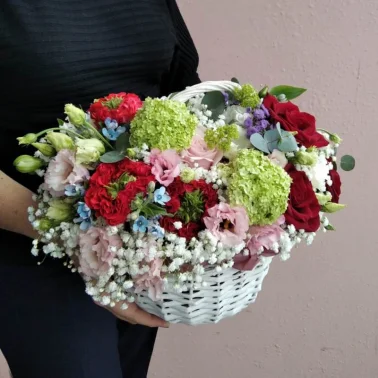 Композиция в корзине «Яркий акцент»