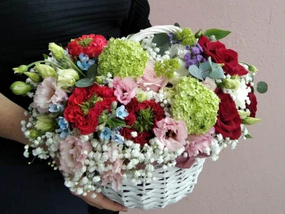 Композиция в корзине «Яркий акцент»