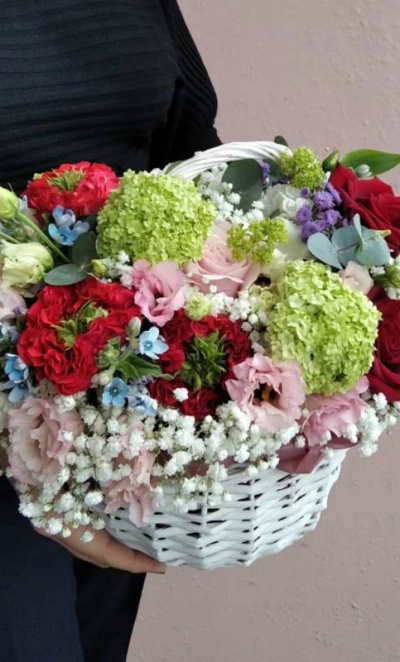 Композиция в корзине «Яркий акцент»