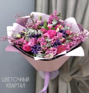 Букет «Малиновый десерт» от Студии «Цветочный Квартал» в Бутово
